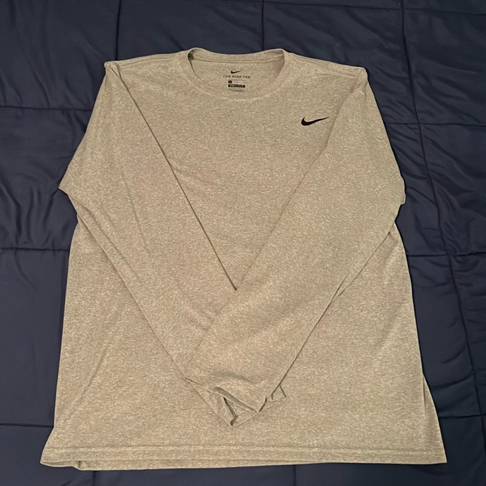 Nike Men’s long sleeve tee